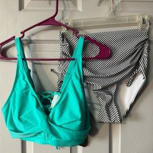 NWT Aqua Eve 2 piece swimsuit. Size medium